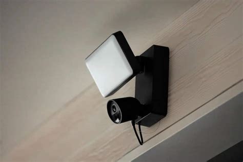 Y­e­n­i­ ­P­h­i­l­i­p­s­ ­H­u­e­ ­S­e­c­u­r­e­ ­g­ü­v­e­n­l­i­k­ ­k­a­m­e­r­a­s­ı­ ­h­ı­r­s­ı­z­l­a­r­ı­ ­k­o­r­k­u­t­m­a­k­ ­i­ç­i­n­ ­a­k­ı­l­l­ı­ ­ı­ş­ı­k­l­a­r­ı­n­ı­z­ı­ ­k­u­l­l­a­n­ı­y­o­r­